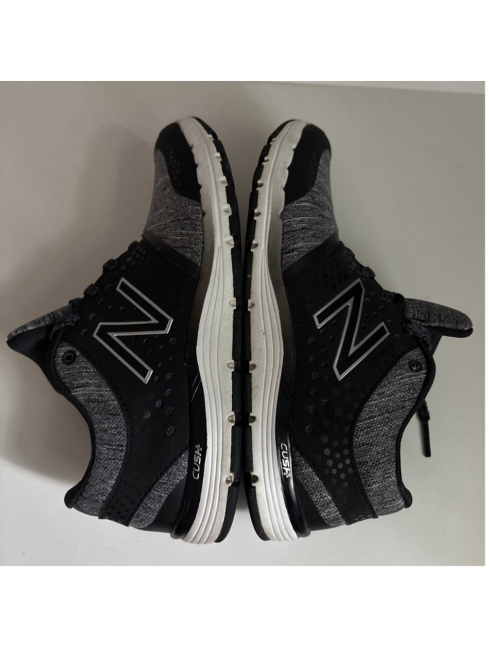 New Balance Black Gray Womens Shoes US Women 6- maybe worn twice!!! Looks great - Picture 3 of 8